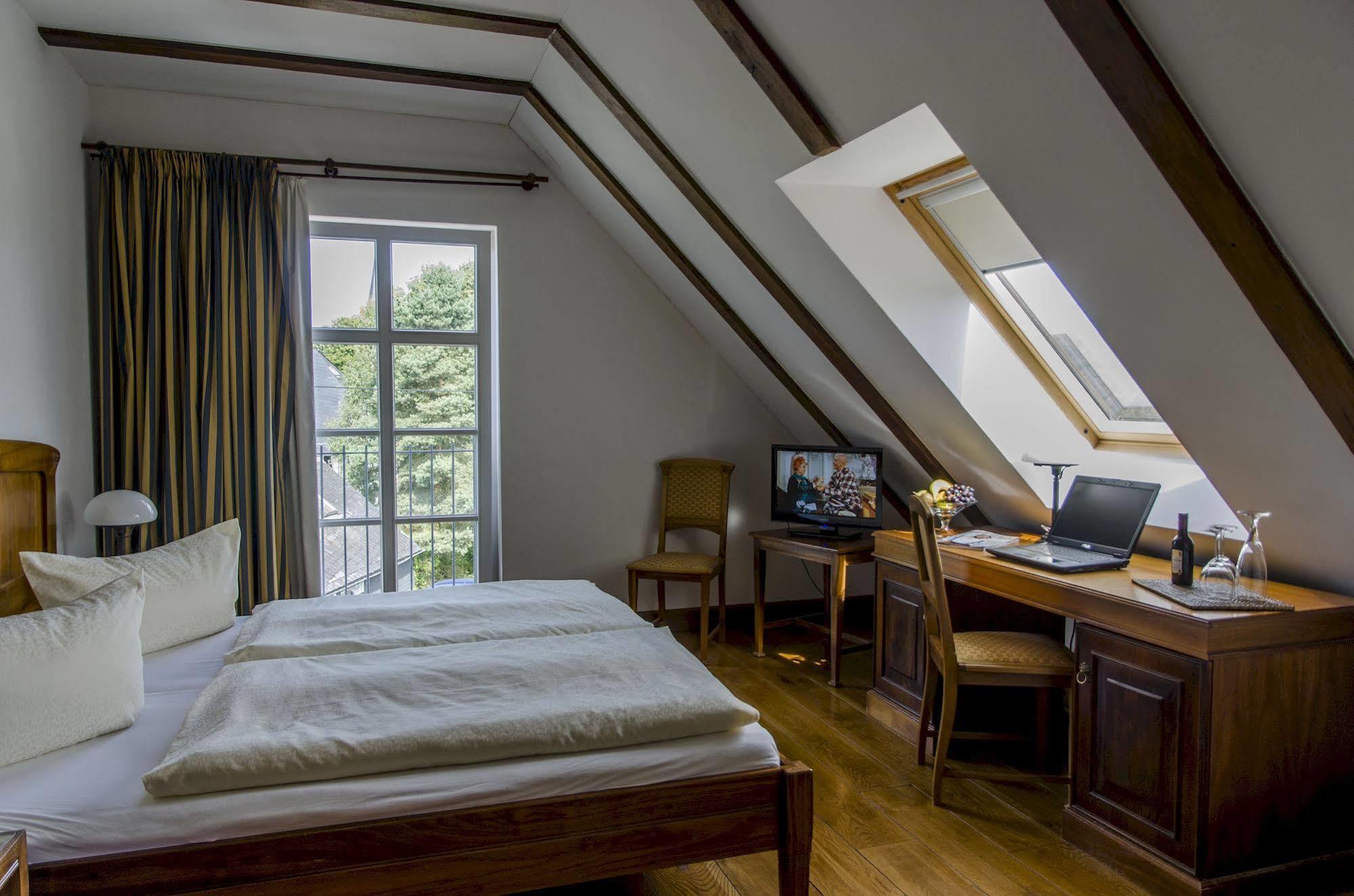 Hotel Snorrenburg Gmbh Burbach  Exteriör bild